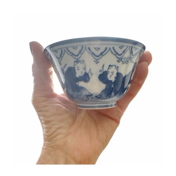 Set of 4 Karako Yunomi Children Playing Blue White Teacups - Picture 10 of 10